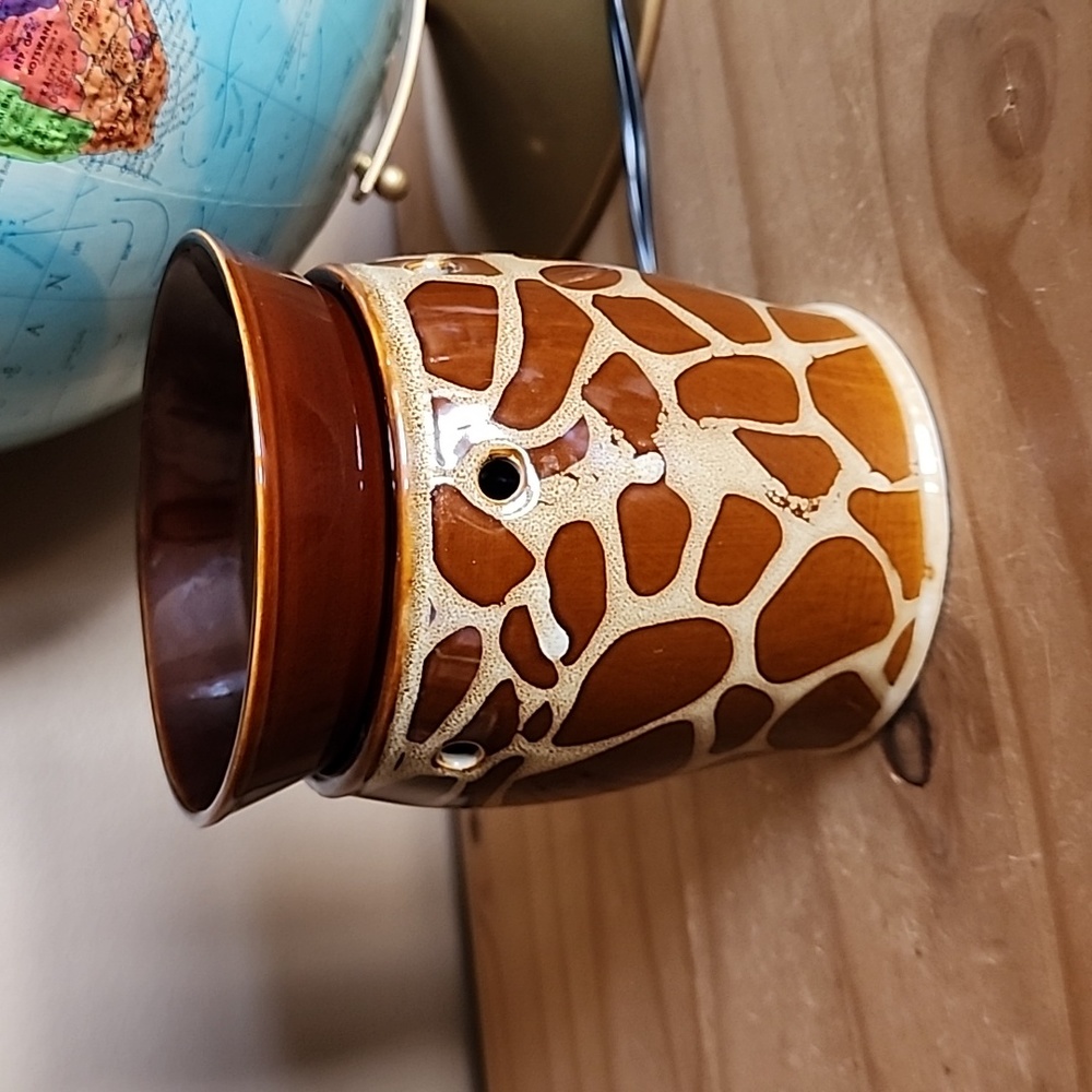 Scentsy giraffe print full size warmer